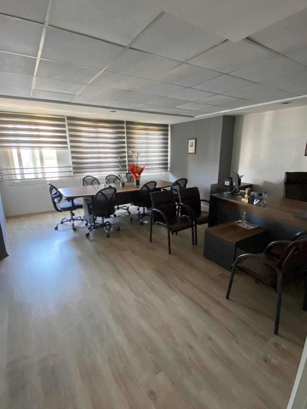 Büronun toplantı alanı